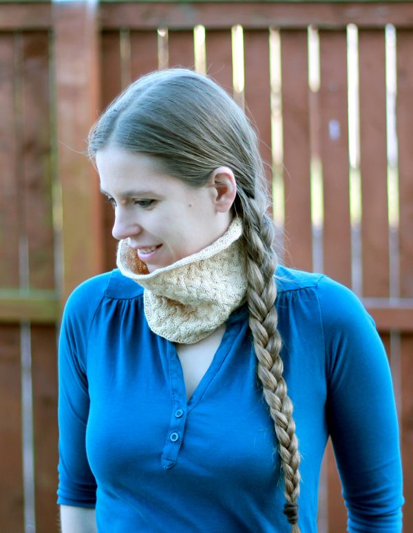 A modelled shot of the straight version of Ripples in the Mist cowl with cables and i-cord edging