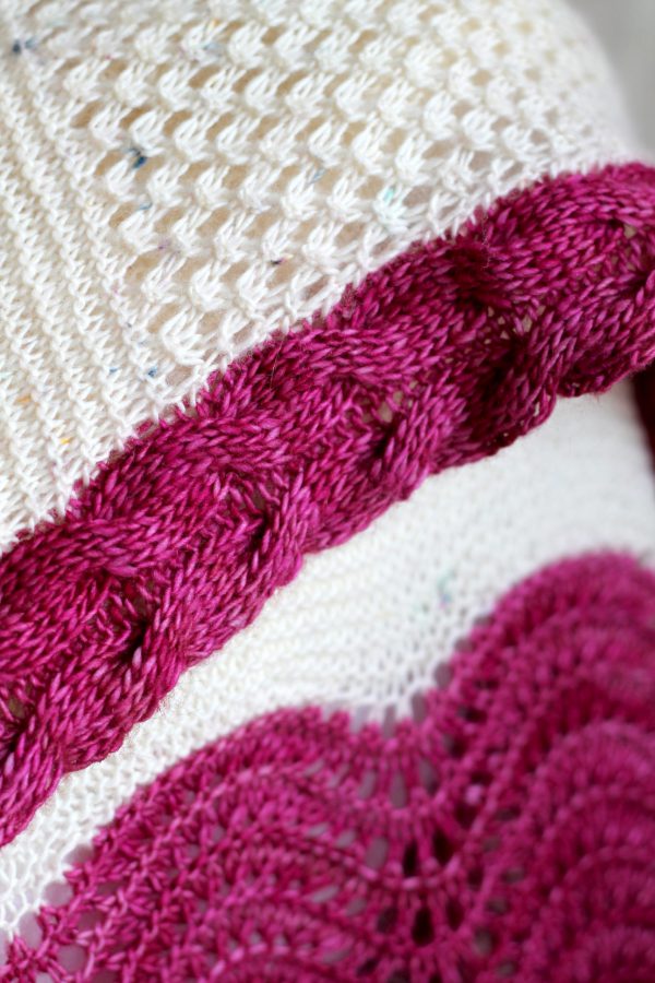 A close up on the intarsia cable