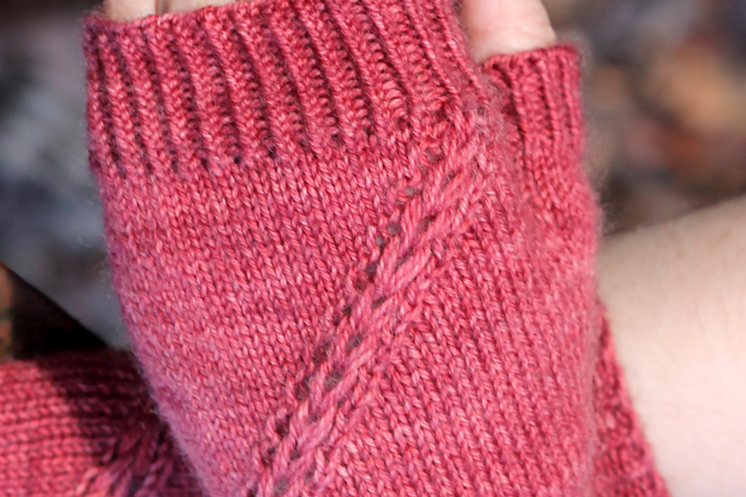 A close up on a slanted Drop Stitch Braid on fingerless mitts