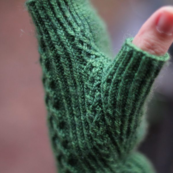 A close up on the narrow cable pattern as re-joins above the thumb