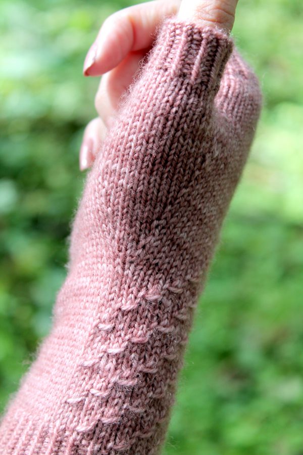 A close up on the thumb and thumb gusset