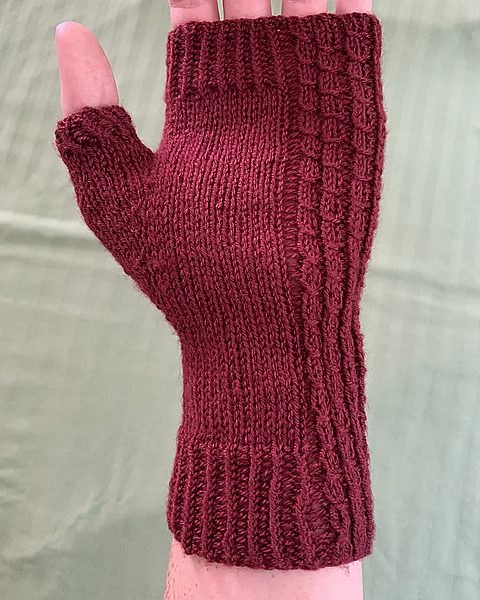 Kayla knit her small Aisneach mitt in Loops and Threads Woollike