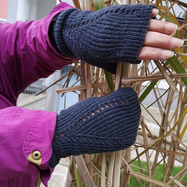 Katharina knit her small mitts in Vendita Sockenwolle