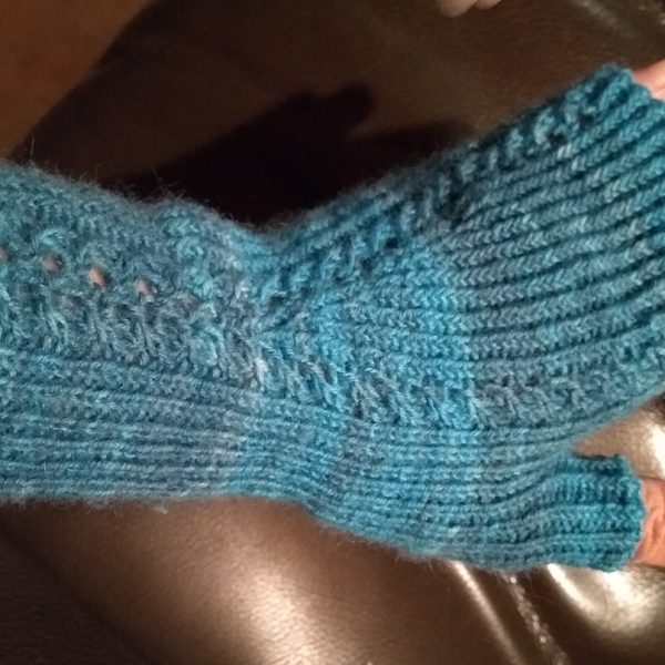 Li Fén knit her small mitt in Meilenweit special