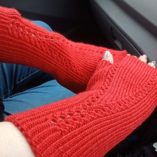 Rachel knit her large mitts in Woolly 4ply 100% pure wool