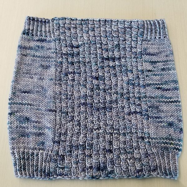 Amy used Lamb Good Fibers DK Winter Blues for her Aisneach Cowl