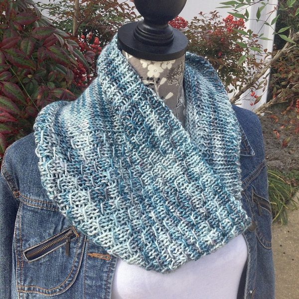 Toni knit her Aisneach Cowl in 64DegreesNorth Fibers in Gloriana a polwarth