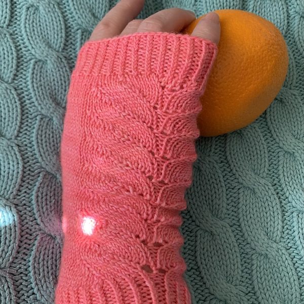 Shelly knit her size S mitt in Plucky Solo Fingering