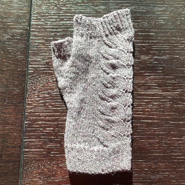 Tatjana knit her size M2 mitt in Filace Shetlace