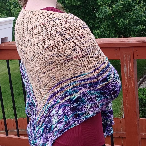 Sarah knit her Shoormil with Mandi's Markings Sandbox and Knitty McPurl Patriot for the main colour and Yarn Love in Fairlight Spring for the contrast colour