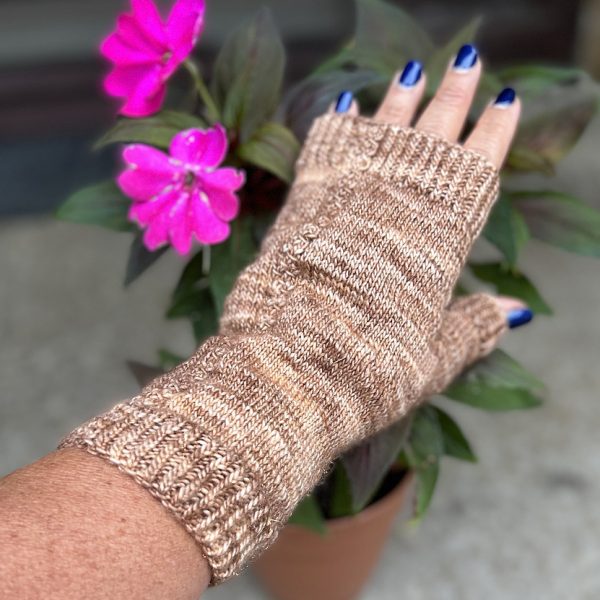 Dawn knit her Large mitt with Madelinetosh Merino Light + Glitter