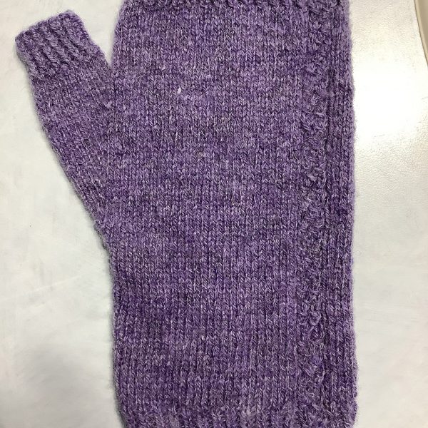 Kim knit her XL mitt in HolstGarn SS