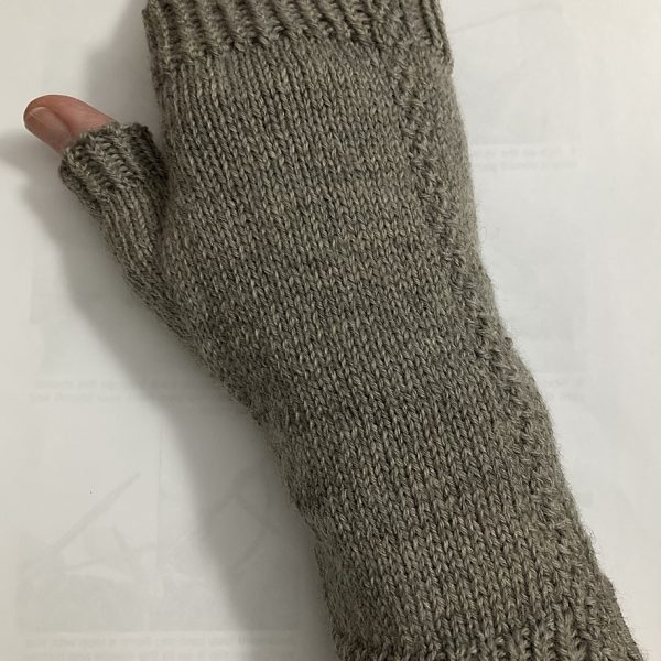 Lisa used Cloudborn Fibers Superwash Merino Fingering to knit her M2 mitt