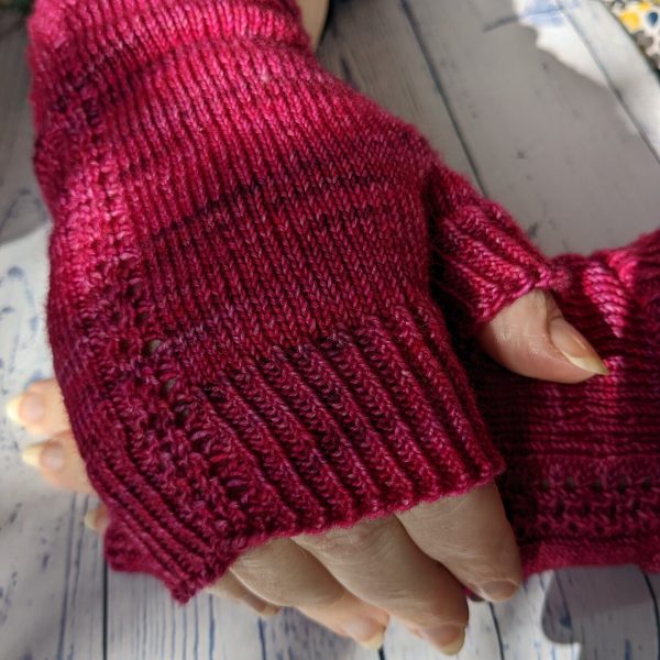 Lucas knit her large mitts in Fyberspates Vivacious 4 ply in Mixed Magenta
