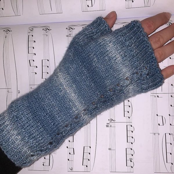 Christelle knit her size M2 mitt in Schachenmayr Regia Premium Silk 4-ply