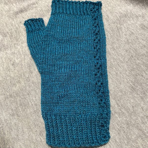 Emma knit her M2 sized mitt in CaMaRose Yaku