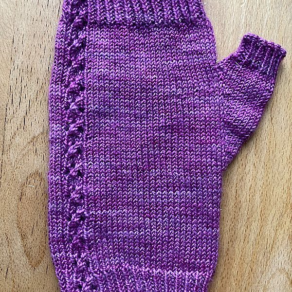 Petra knit her Large mitt in Artisan Yarns UK