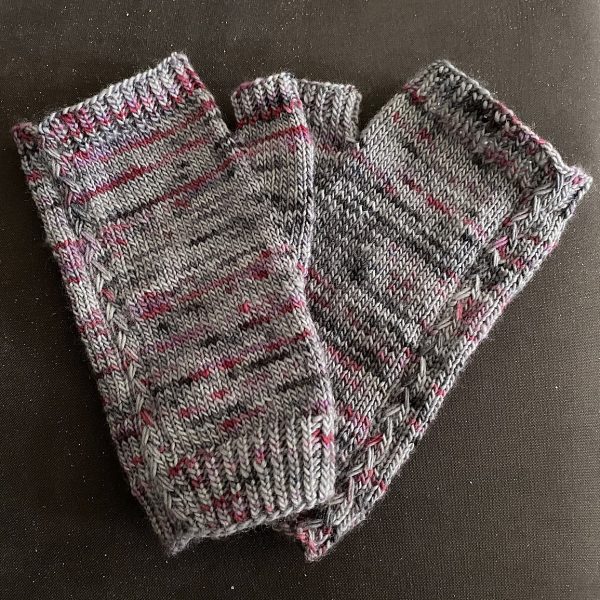 Bettina made her size M1 mitts in Neighbourhood Fiber Co.