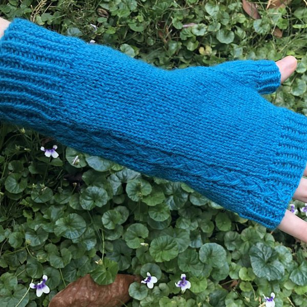 Cejayem made her small mitts in Knit Picks Palette in Carribean