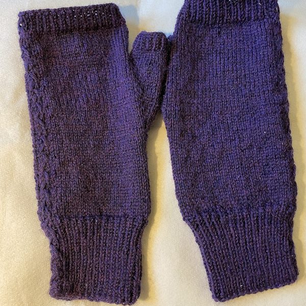 Marjorie made her size M2 mitts in CaMaRose Yaku 4/16