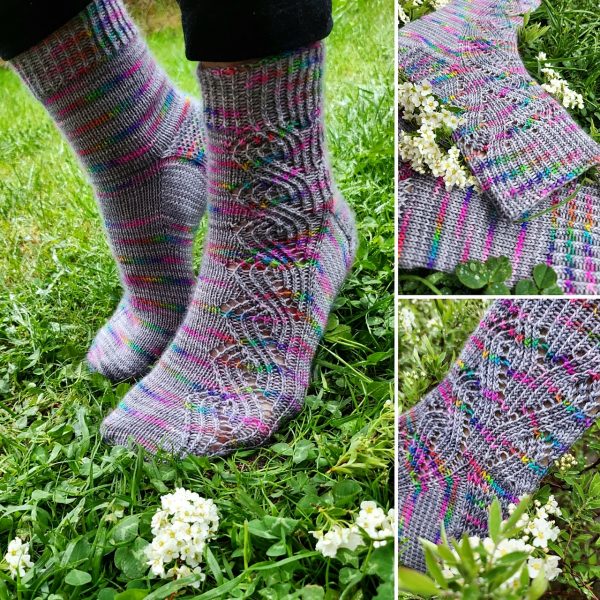 Jessica knit her small Fiadhta in Platinum sock, from Orchidean Yarns. (75% superwash merino, 25% nylon)