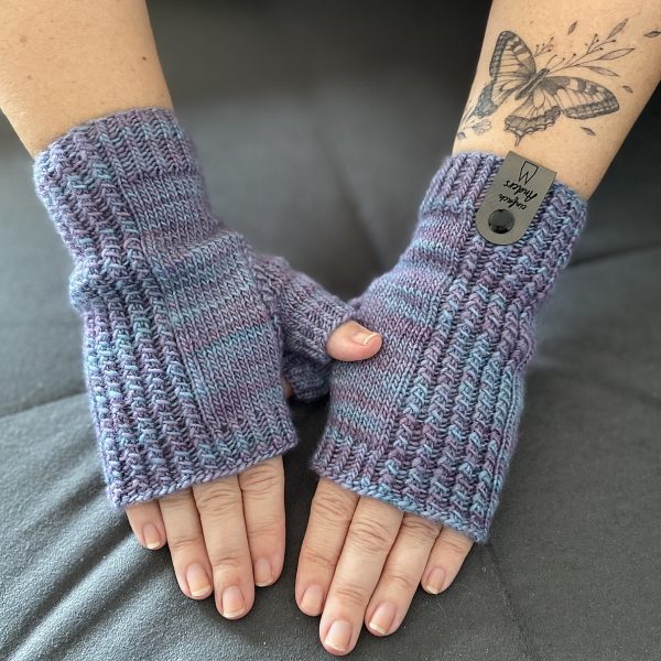 Bettina knit her small mitts in Neighborhood Fibre Co