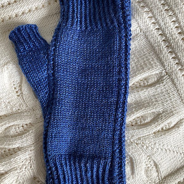 Petra knit her M2 mitt in West Yorkshire Spinners, Exquisite